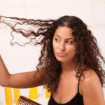 5 dicas para cuidar dos cabelos cacheados em casa e ter um resultado de salão!